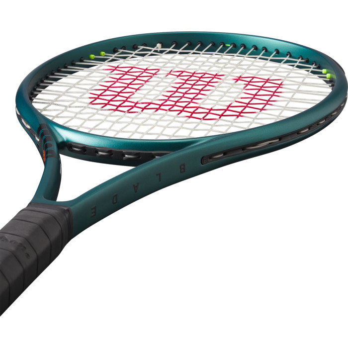 Raquette WILSON blade 100 v9.0 (300 gr) Raquette WILSON blade 100 v9.0 (300 gr)