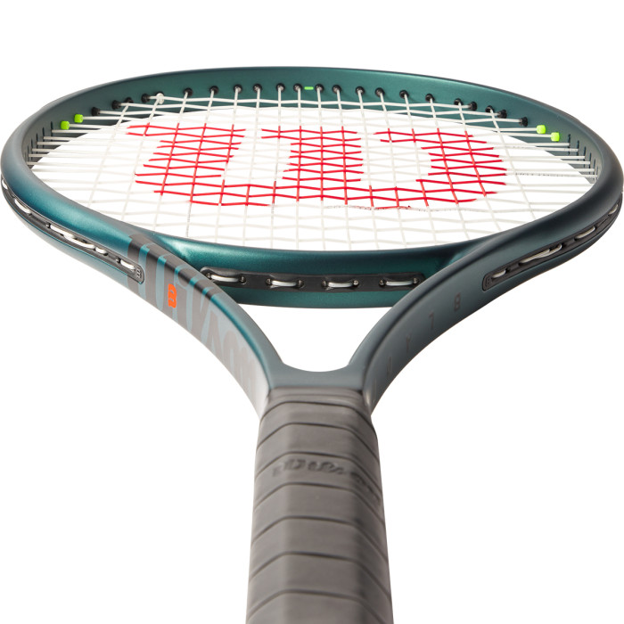 WILSON blade 104 v9.0 racquet (290 gr) WILSON blade 104 v9.0 racquet (290 gr)