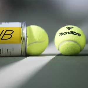 Box of 36 tubes of 4 TECNIFIBRE club balls