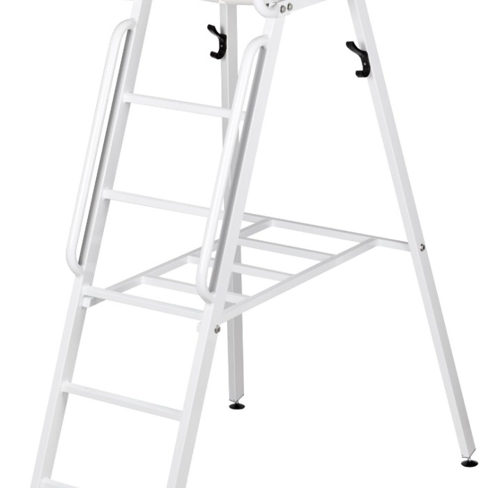 Top-of-the-range tennis umpire chair
