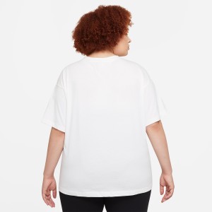 Women's NIKE essentials plus size t-shirt