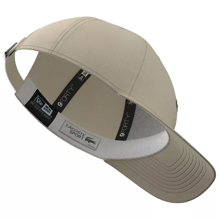 Cepure era LACOSTE