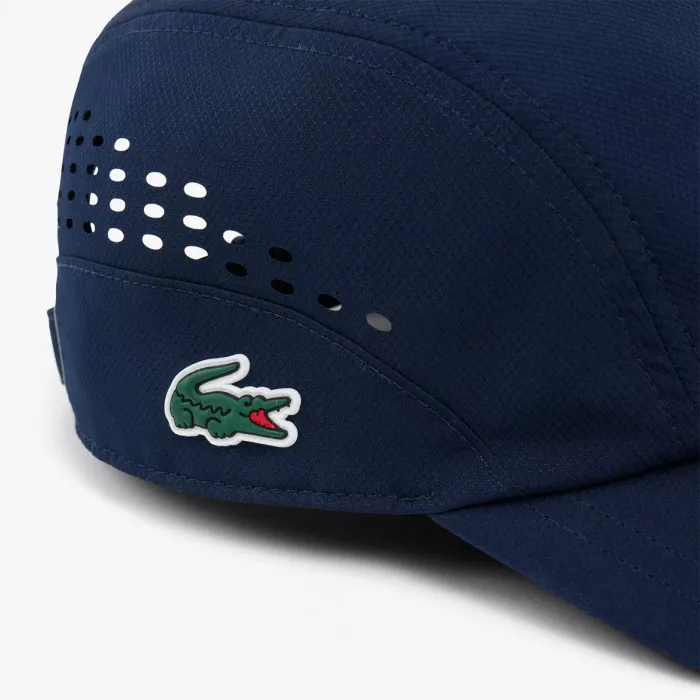 Casquette LACOSTE on court