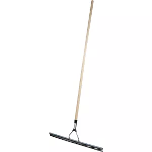 75 cm wide rubber rake with wooden handle