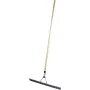 75 cm wide rubber rake with wooden handle
