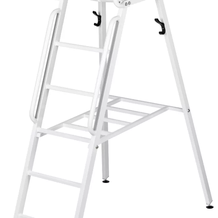 Top-of-the-range tennis umpire chair