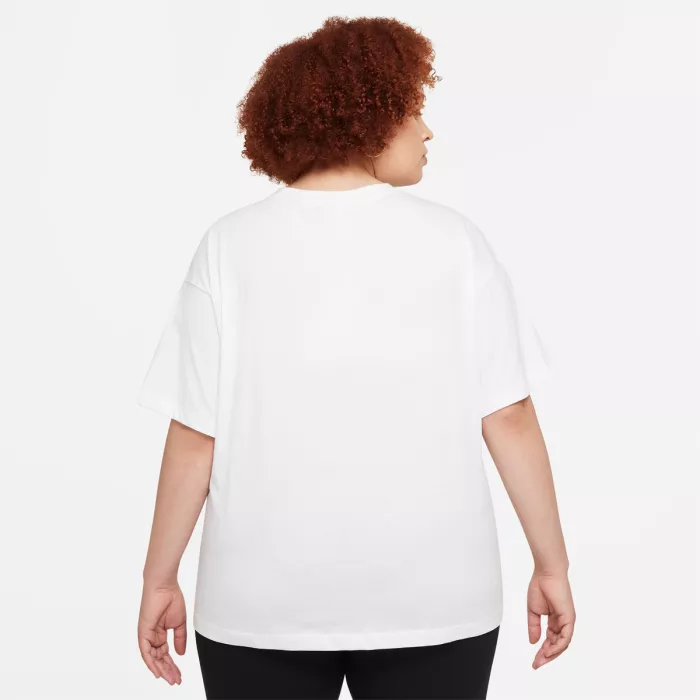 Women's NIKE essentials plus size t-shirt
