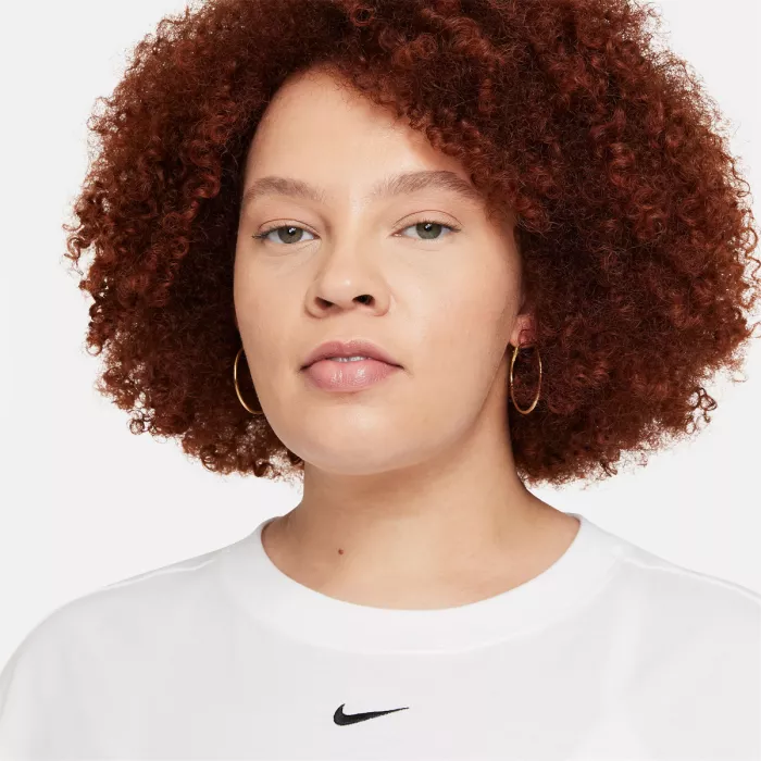 Women's NIKE essentials plus size t-shirt